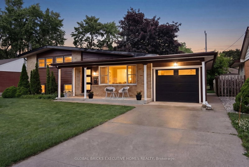 3680 Roxborough Boulevard, Windsor