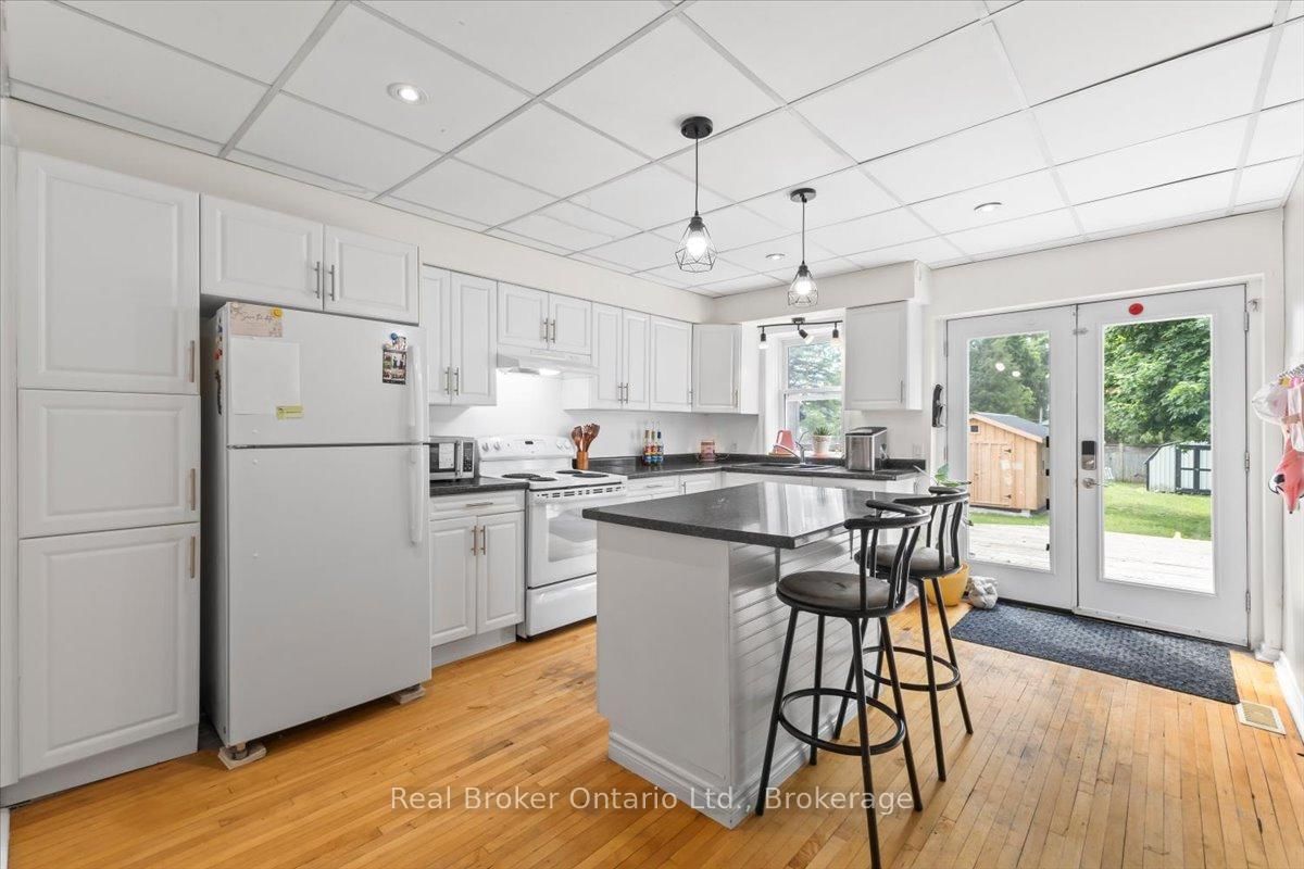 115 Durham Street W • Brockton, ON photo 5