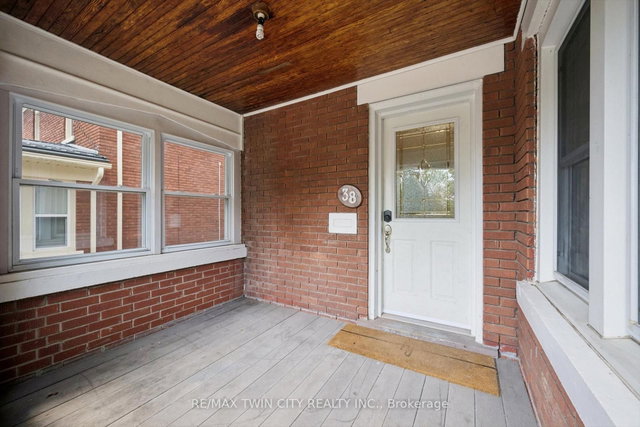38 Stirling Avenue N