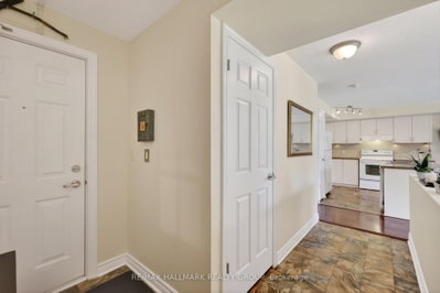 585 Stonefield Private • #3 • Ottawa, ON photo 4