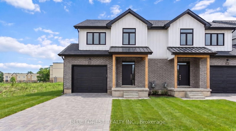255 McTavish Street