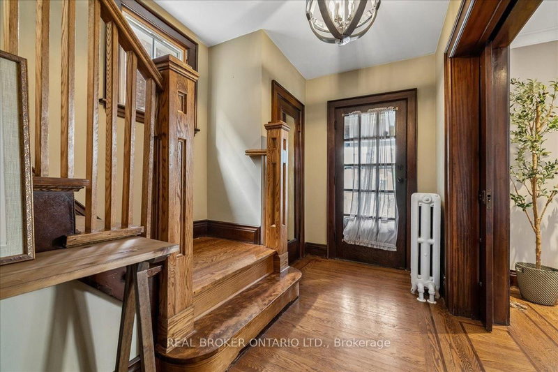 25 Ottawa Street S
