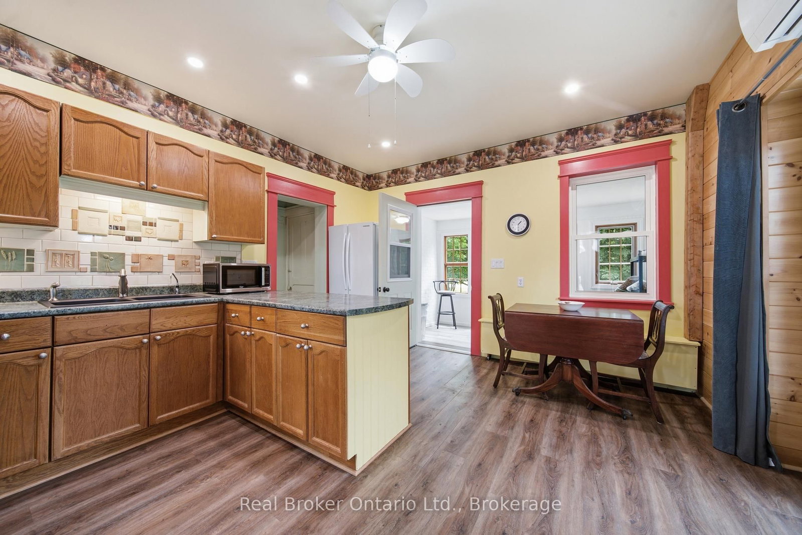 3050 Patrick Street • Howick, ON photo 12