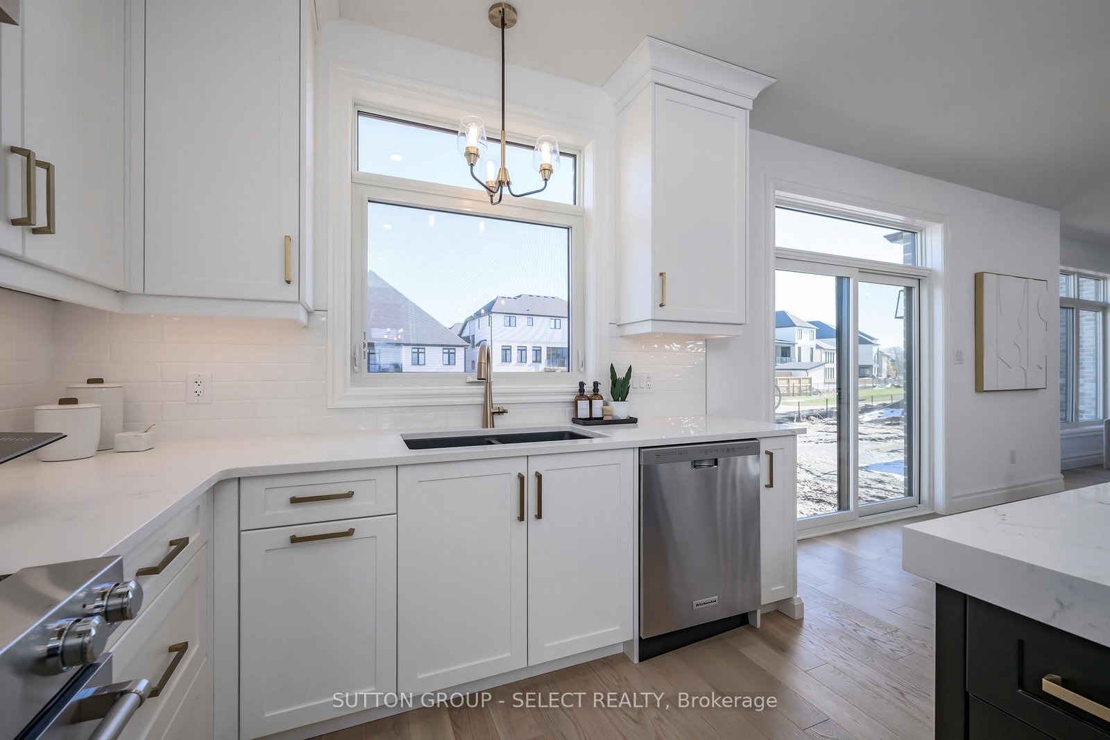 210 Harvest Lane • Thames Centre, ON photo 11