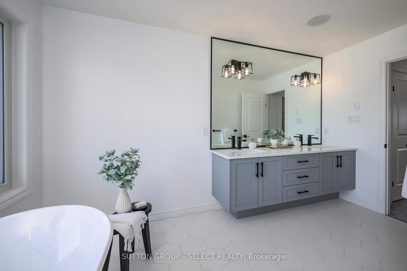 210 Harvest Lane • Thames Centre, ON photo 28