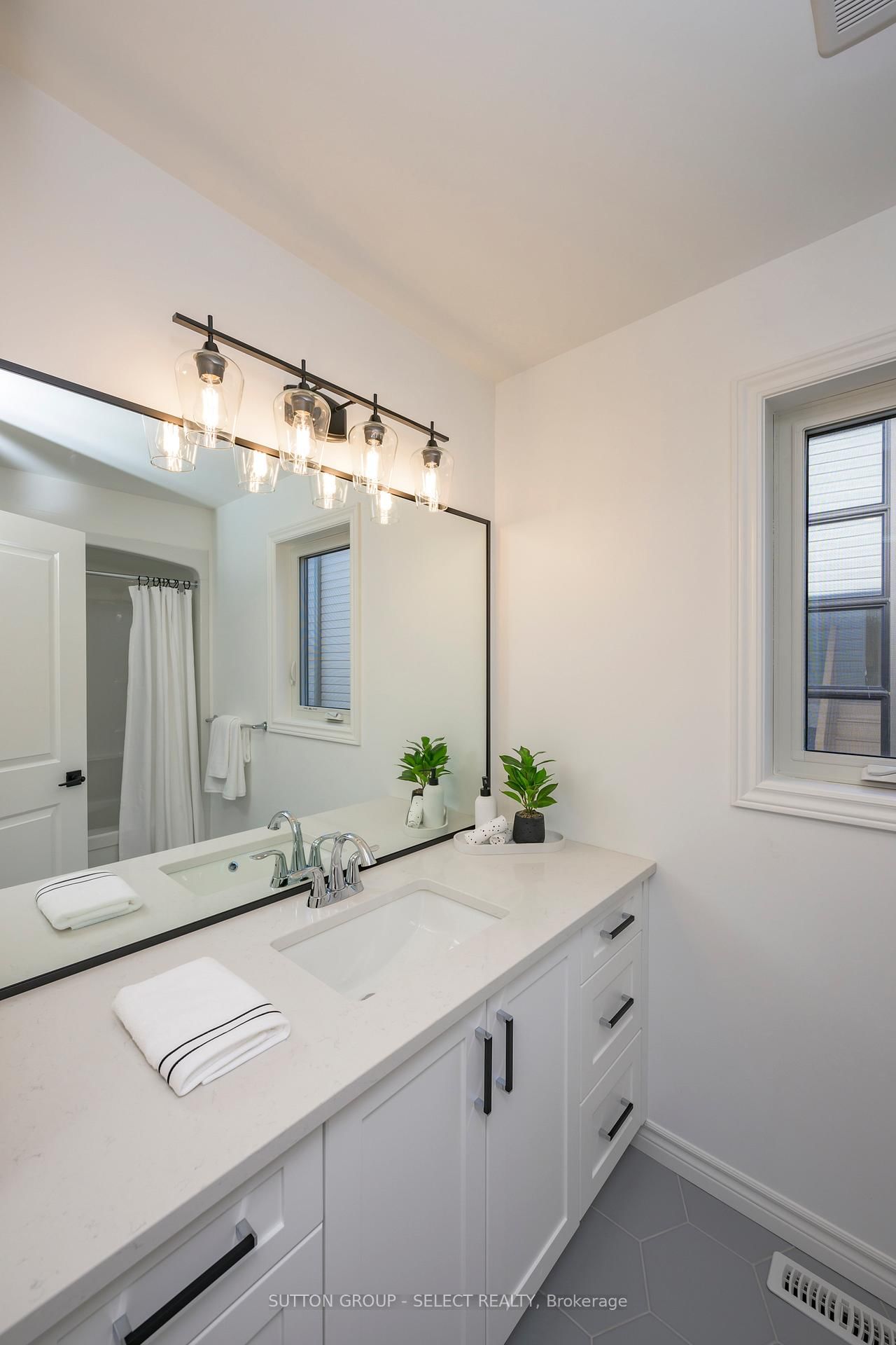 210 Harvest Lane • Thames Centre, ON photo 34