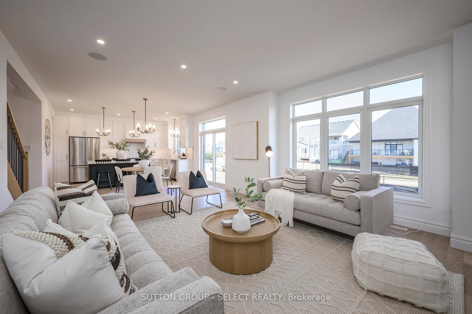 210 Harvest Lane • Thames Centre, ON photo 6