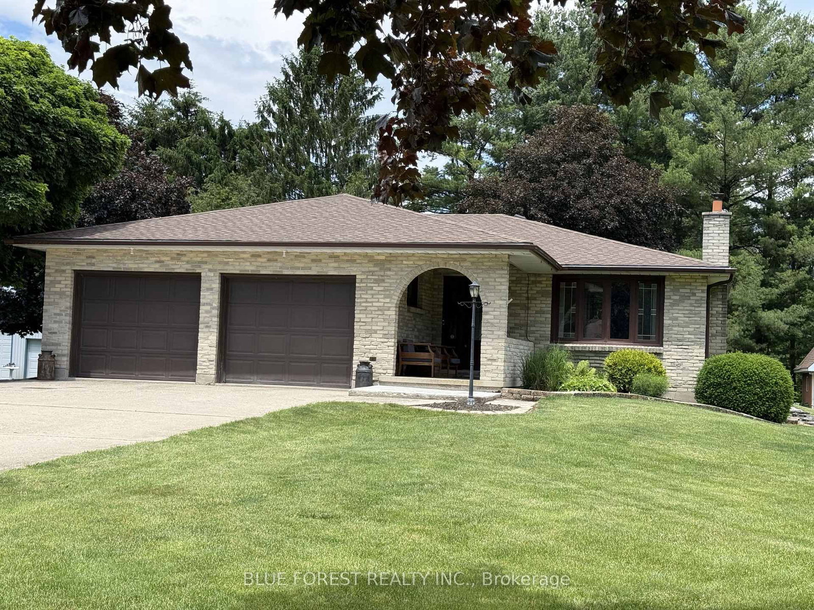 2362 Slo Pitch Road • Thames Centre, ON photo 1
