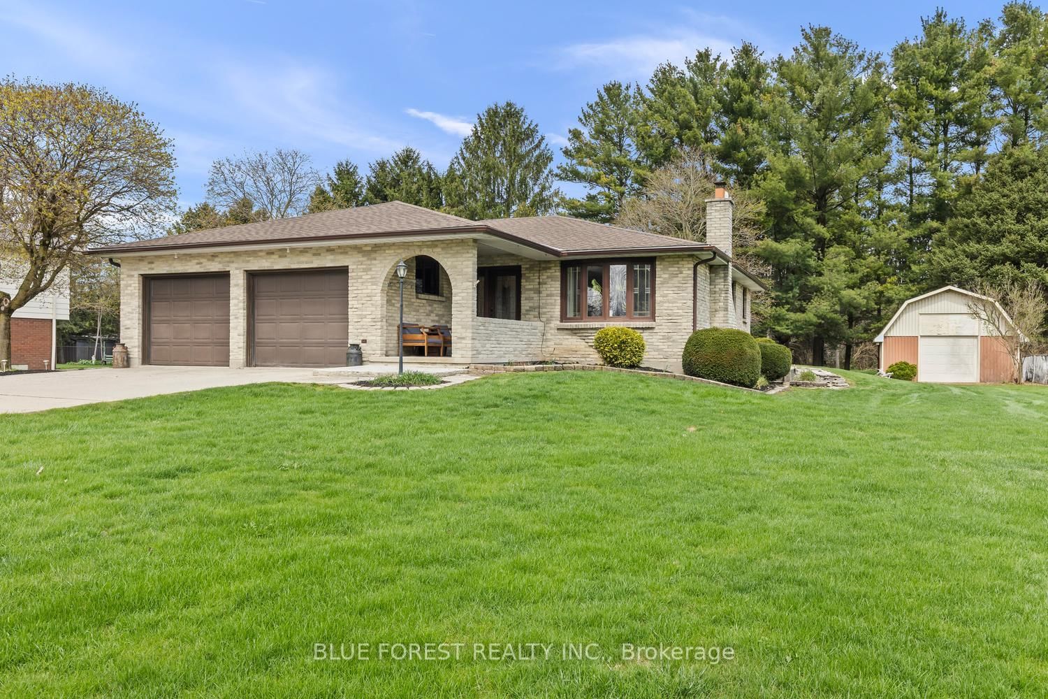 2362 Slo Pitch Road • Thames Centre, ON photo 2