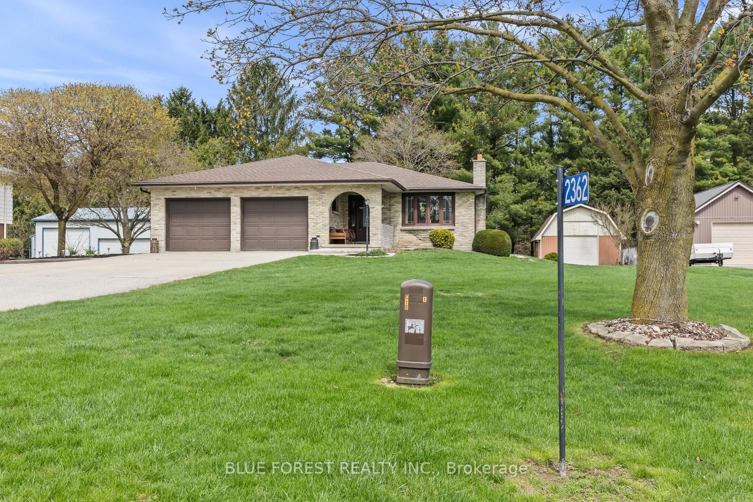 2362 Slo Pitch Road • Thames Centre, ON photo 3