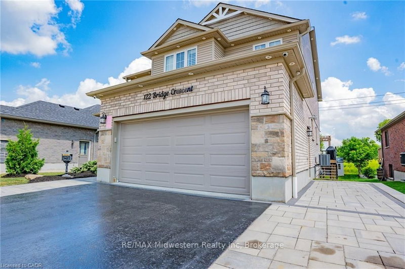 122 Bridge Crescent