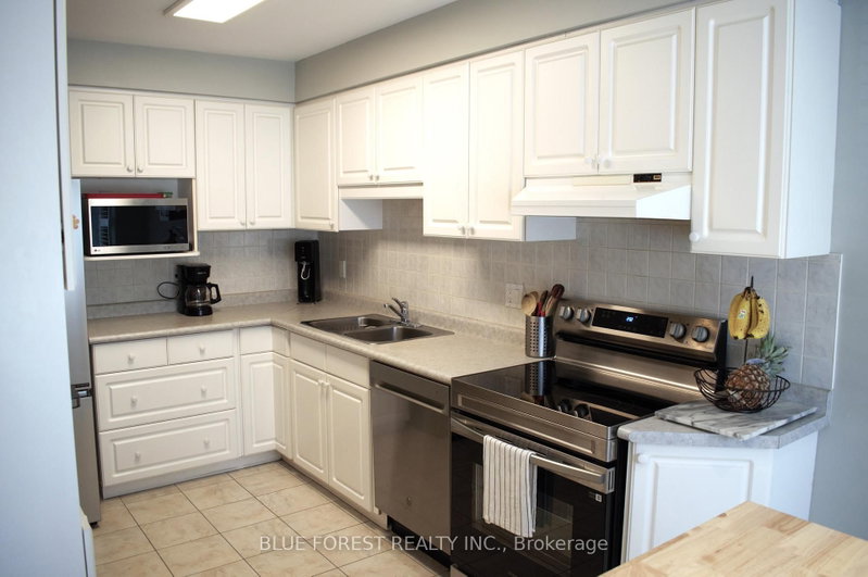 3 - 410 Ambleside Drive