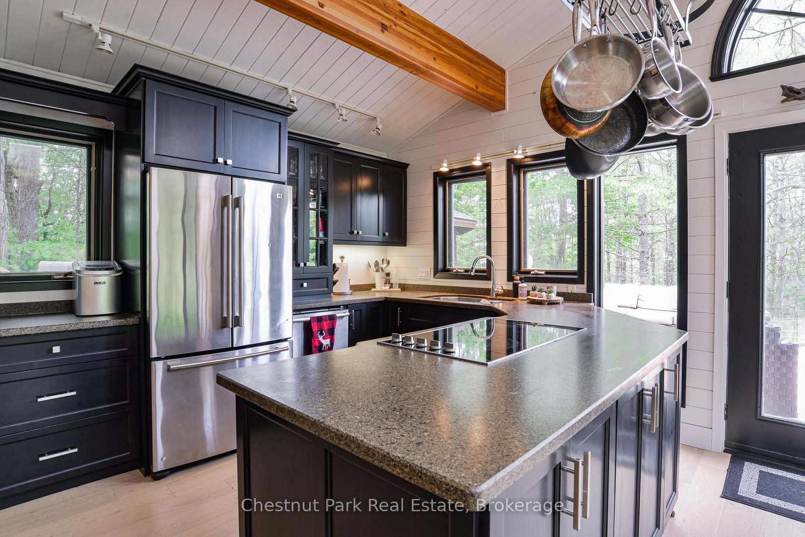 5600 Kahshe Lake • Gravenhurst, ON photo 14
