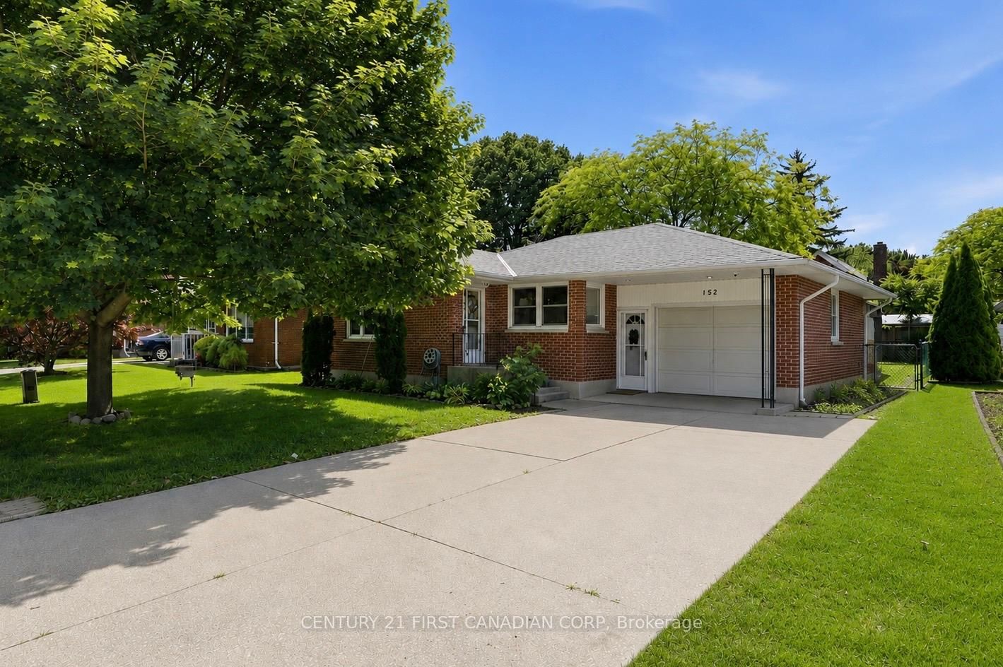 Detached House sold at 152 Ellen Street, Chatham-Kent, Ontario, N0P 1A0 - Blenheim - MLS: X13455086