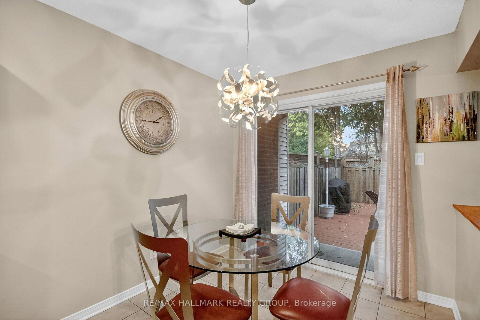 110 Hunter's Glen Crescent • Ottawa, ON photo 11