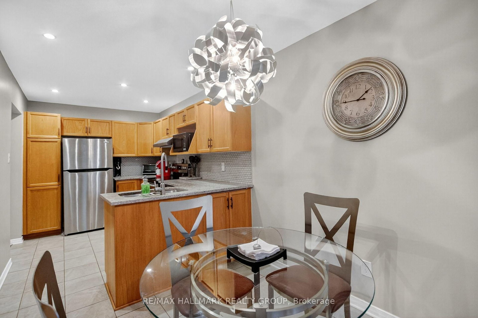 110 Hunter's Glen Crescent • Ottawa, ON photo 13