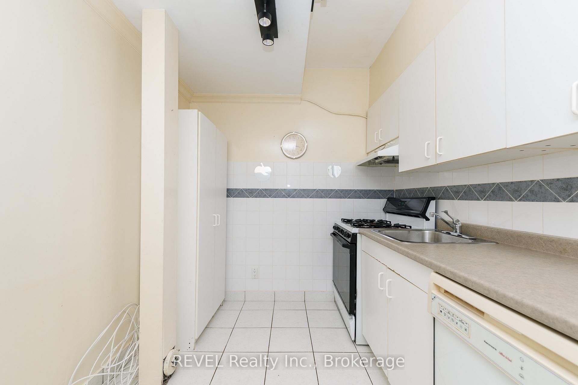 7470 Alex Avenue, Unit Basement