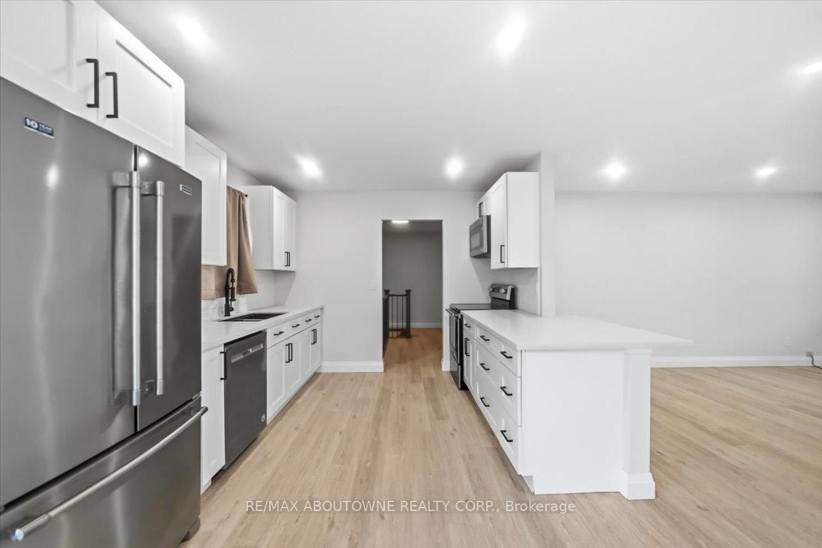 12 W Main Street • Haldimand, ON photo 11