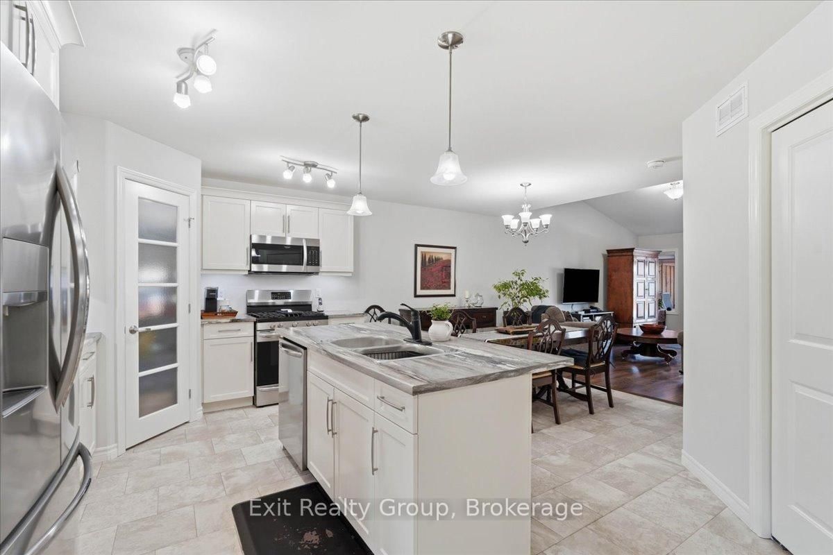 30 Sandhu Crescent • Belleville, ON photo 4
