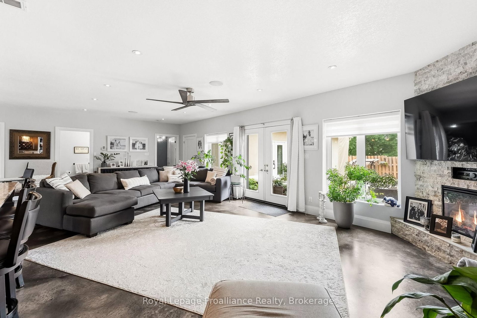 1646 Harriet Lane • Selwyn, ON photo 8