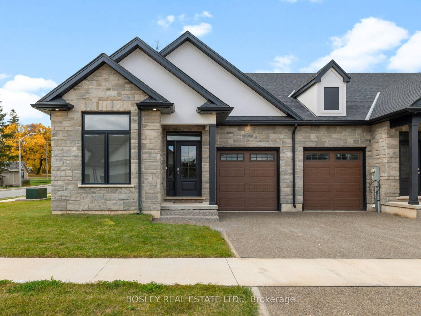 526 Royal Ridge Drive • Fort Erie, ON photo 1