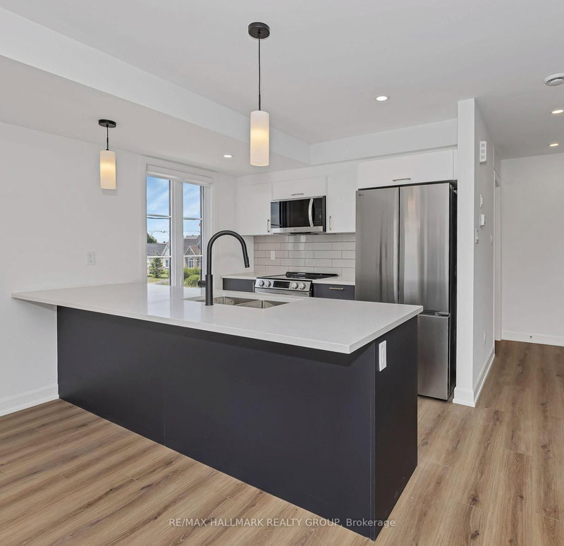 1124 Gabriel St photo 4