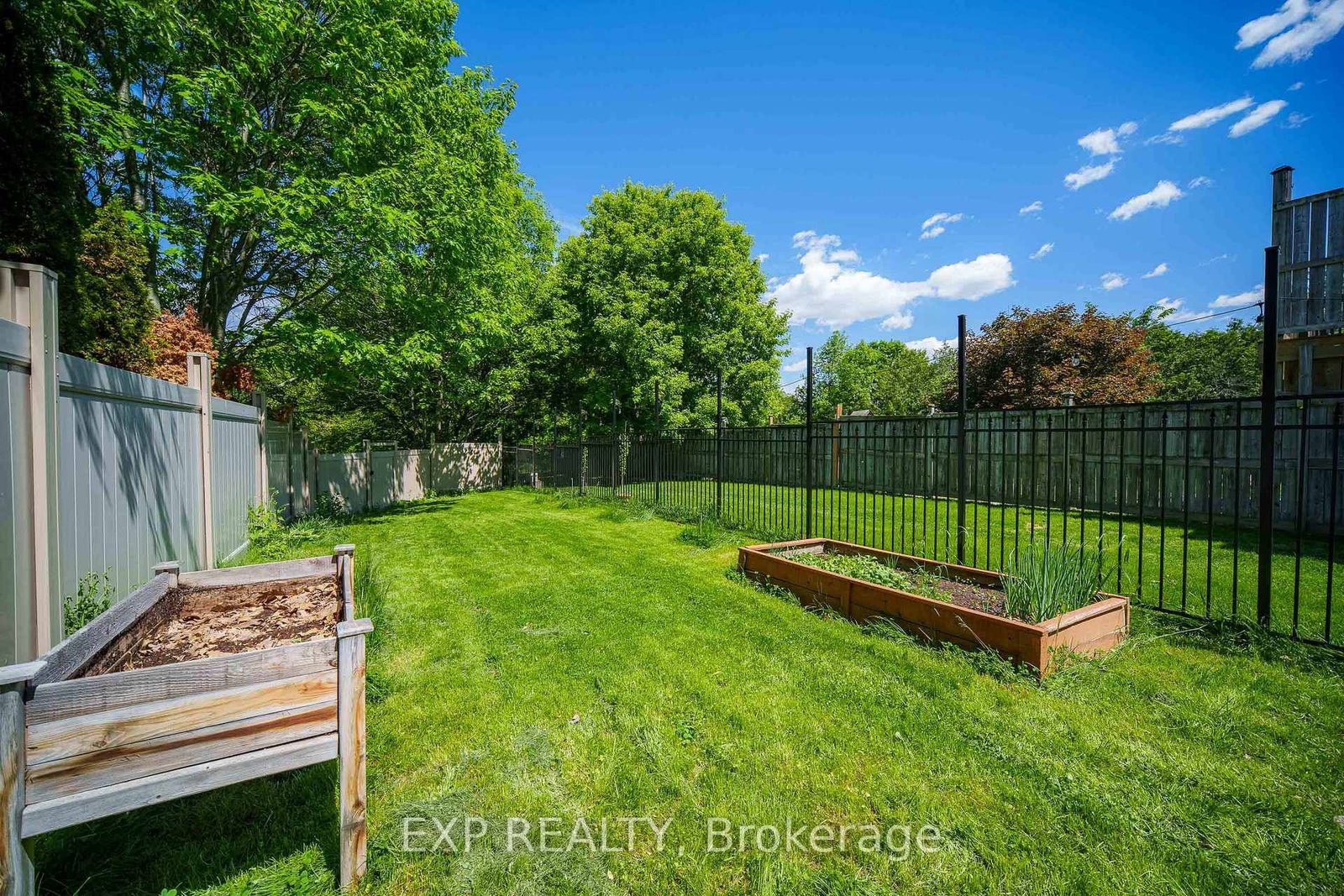 87 Banchory Crescent • Ottawa, ON photo 5