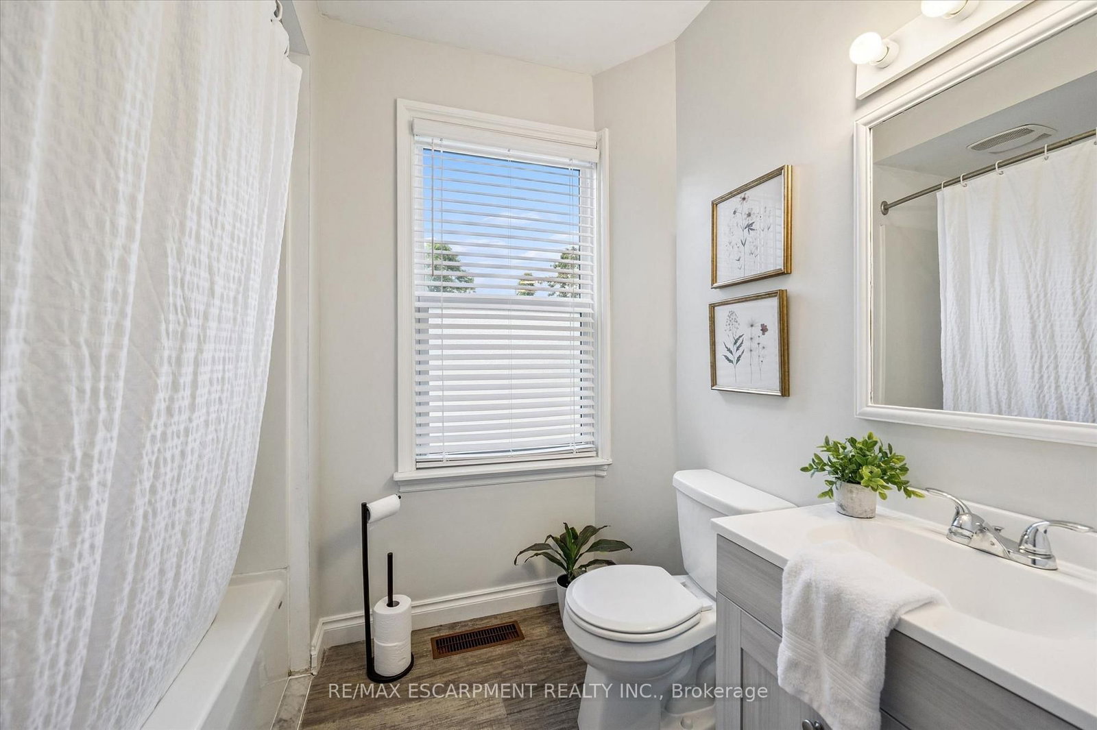 8 Cross Street • Brant, ON photo 10