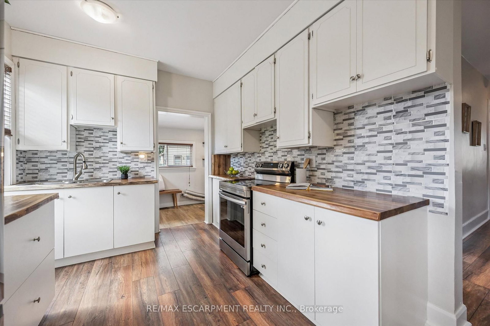 8 Cross Street • Brant, ON photo 12