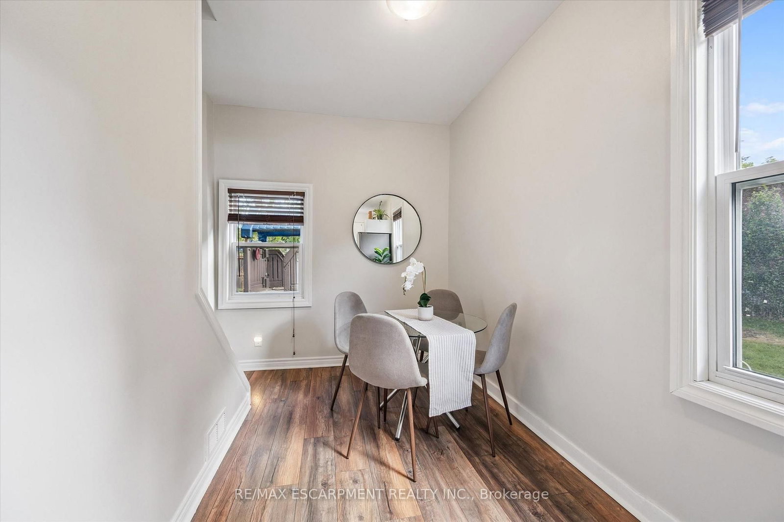 8 Cross Street • Brant, ON photo 16