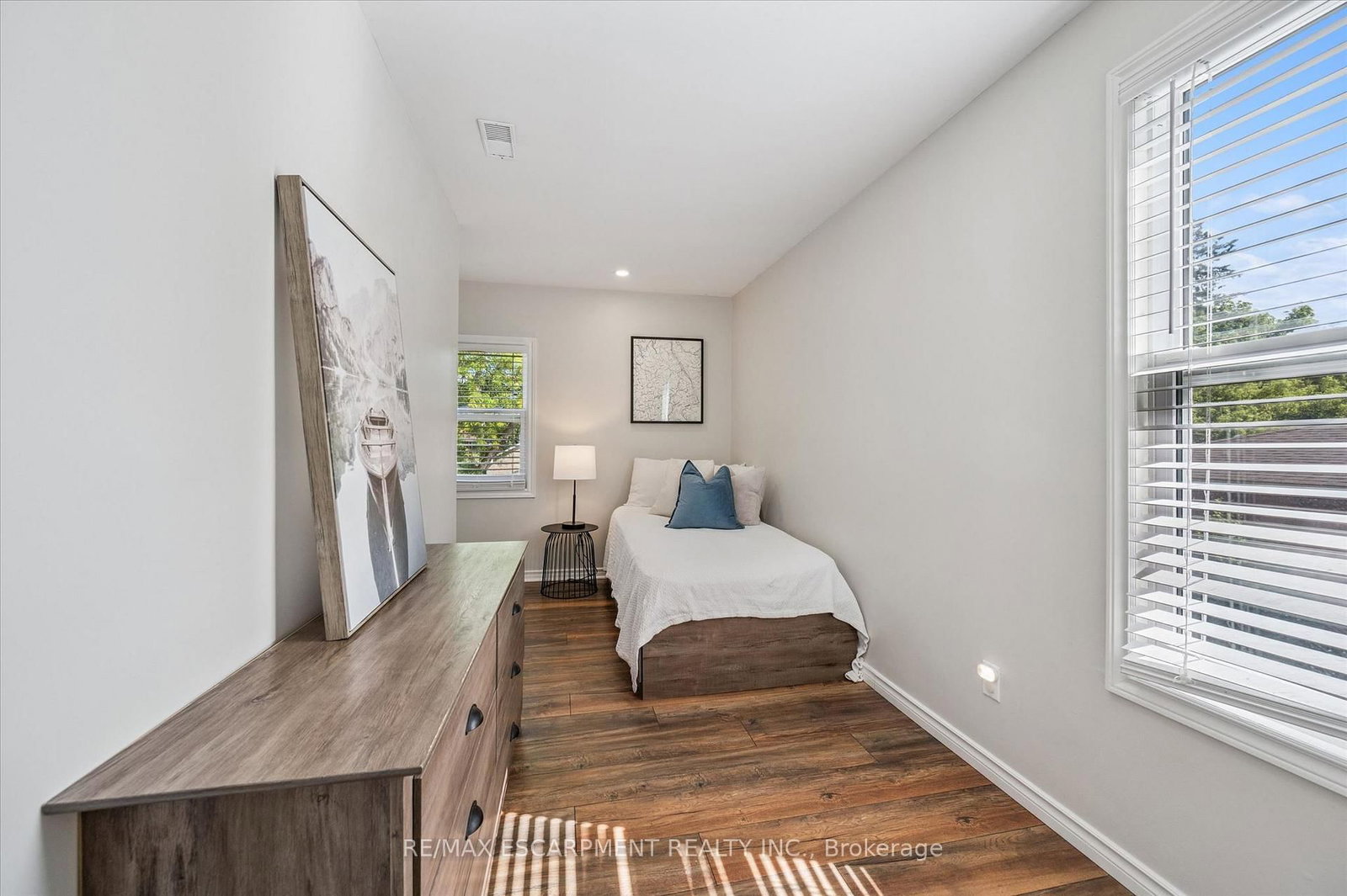 8 Cross Street • Brant, ON photo 20