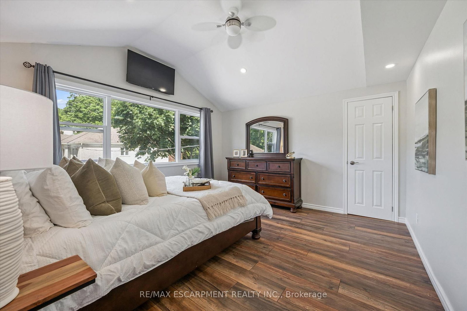 8 Cross Street • Brant, ON photo 22