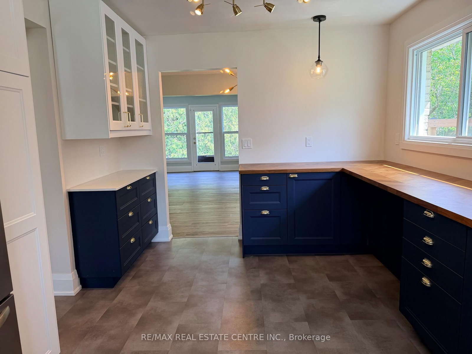 34 Woodridge Drive • Guelph, ON photo 9