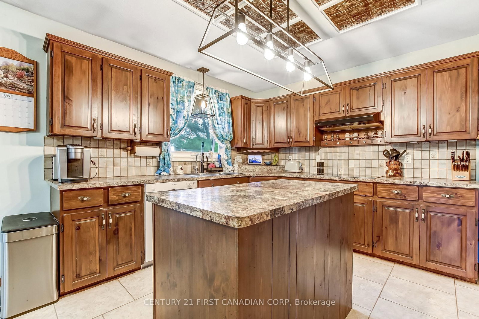 6892 Century Drive • Strathroy-Caradoc, ON photo 8