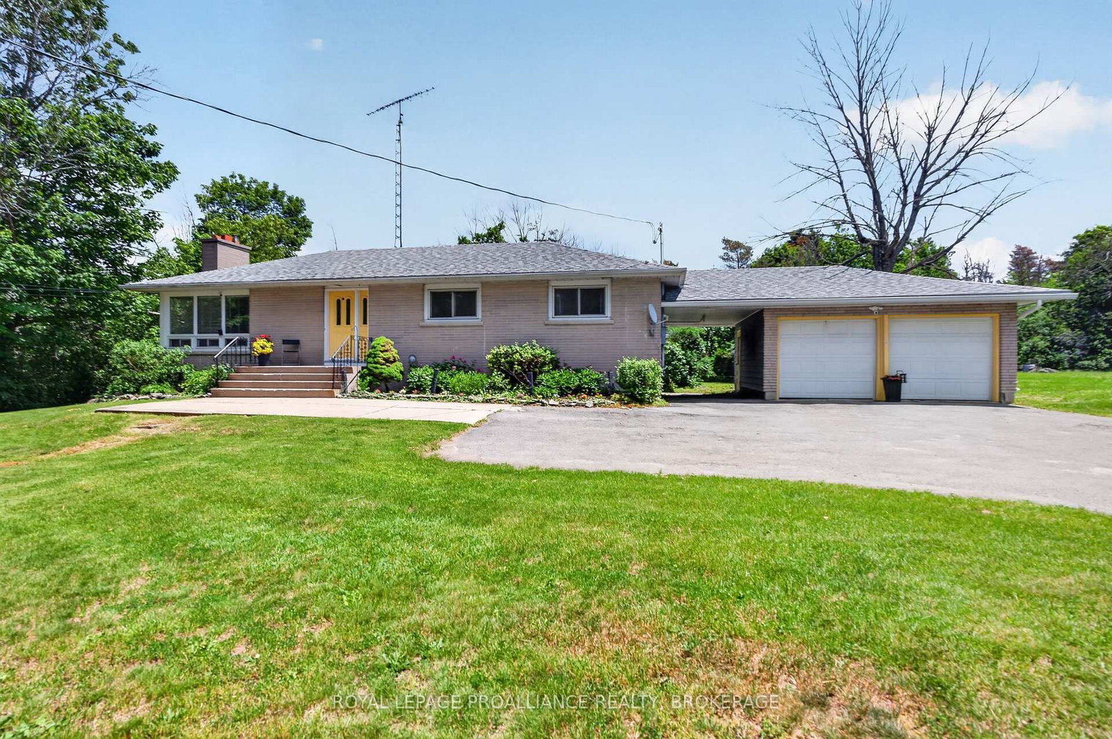 1912 Sydenham Road • Kingston, ON photo 1