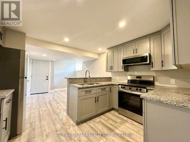 LOWER - 39 Grove Avenue