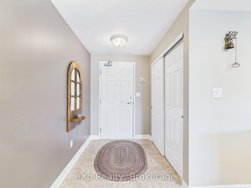 302 - 125 William Street N