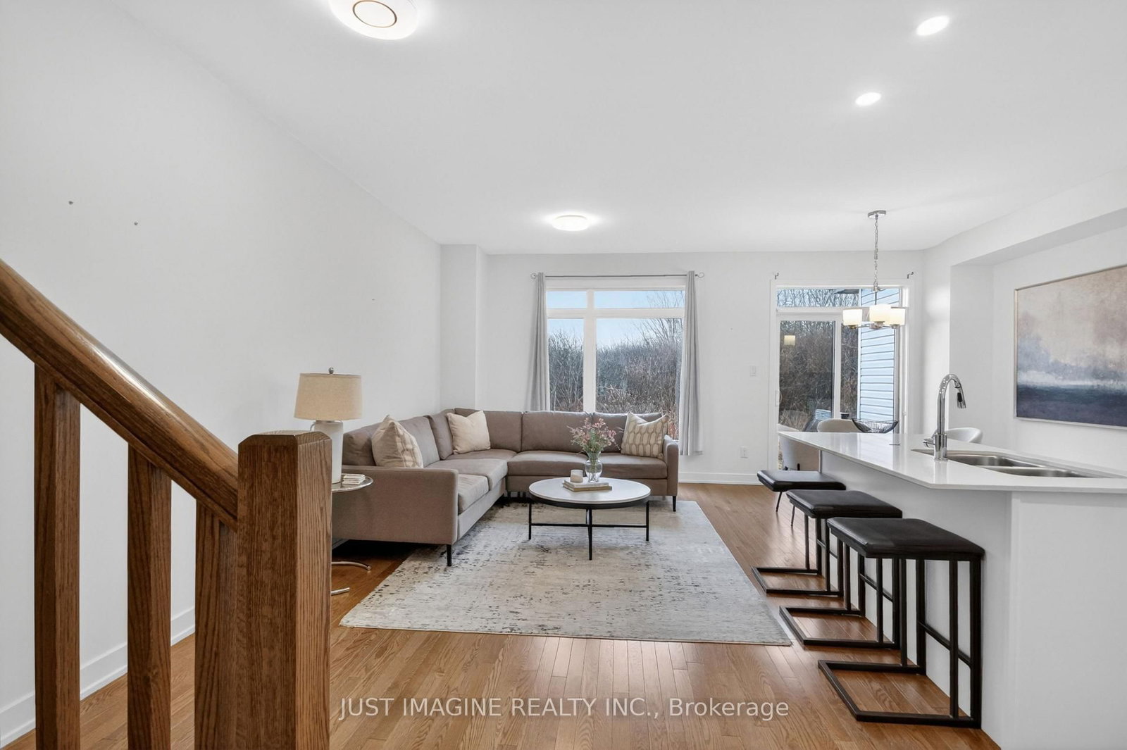 311 Ibanez Walk • Ottawa, ON photo 8