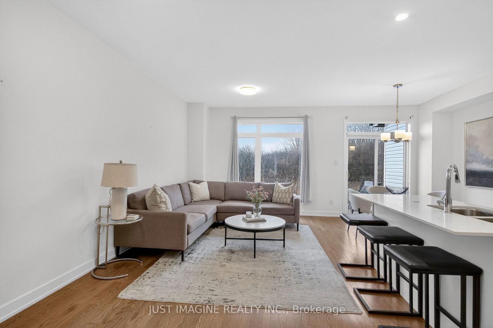311 Ibanez Walk • Ottawa, ON photo 9