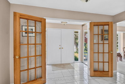 9 Halldorson Crescent — photo 4