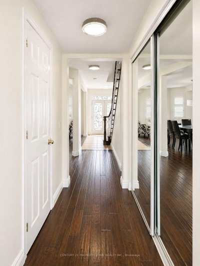 27 Dellgrove Circle — photo 2