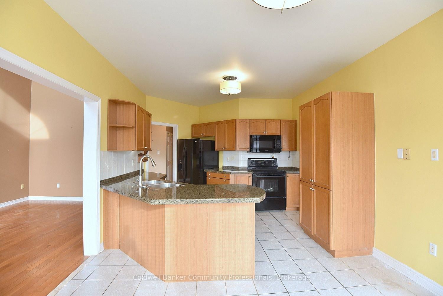 Detached House sold at 50 Winegarden Trail, Hamilton, Ontario, L9H 7M2 - Dundas - MLS: X13458024