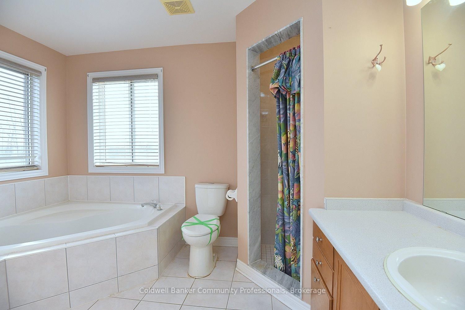 Detached House sold at 50 Winegarden Trail, Hamilton, Ontario, L9H 7M2 - Dundas - MLS: X13458024