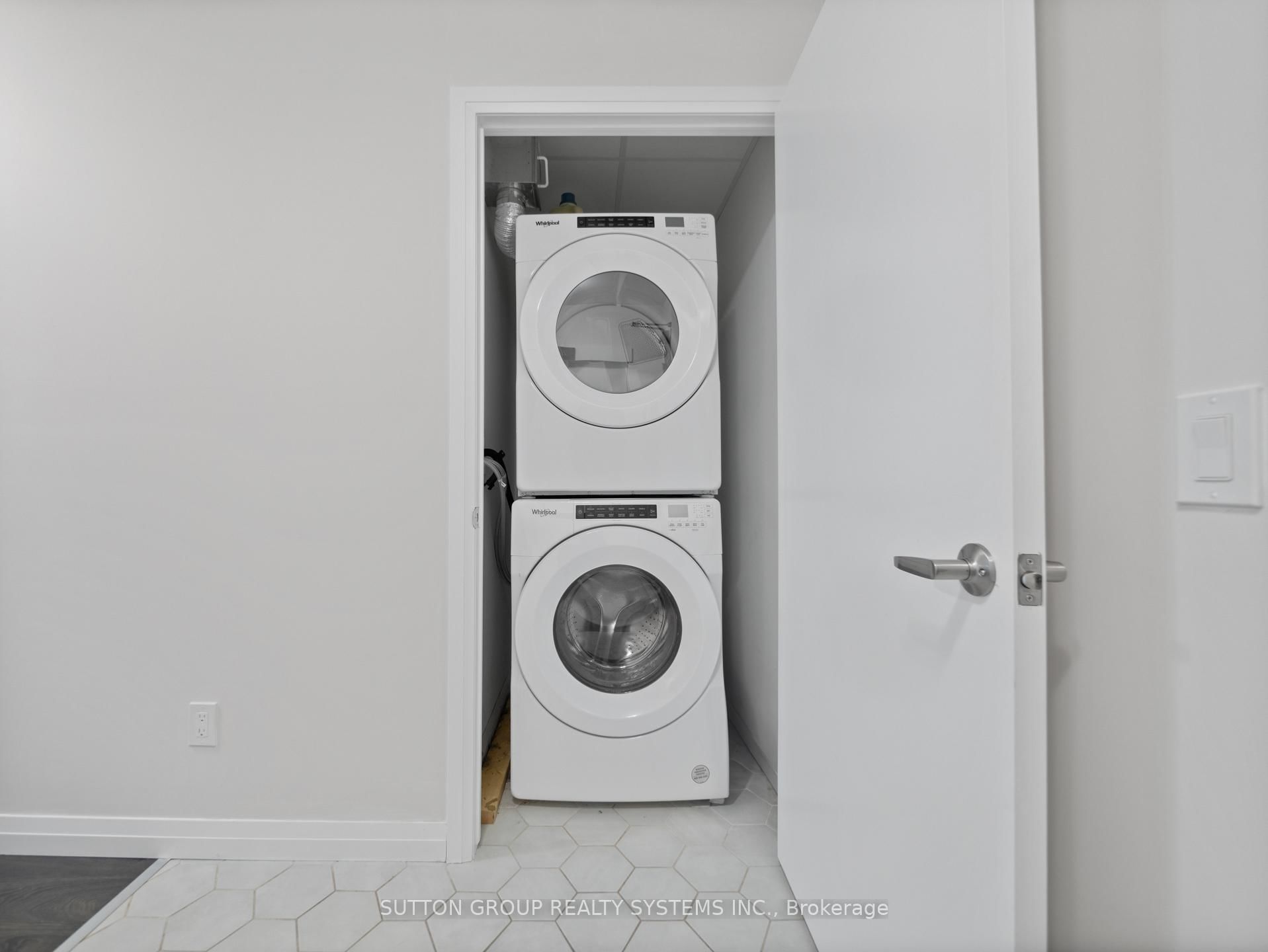 108 Garment Street, Unit 404