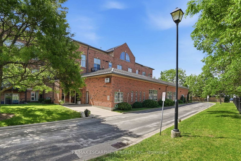 219 - 262 Dundas Street E