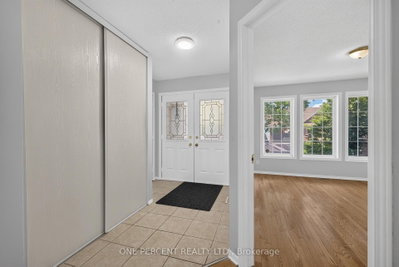6 Windchime Crescent • Ottawa, ON photo 4