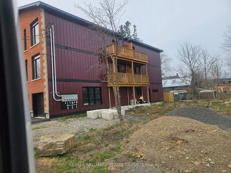 117 Drummond Street W W