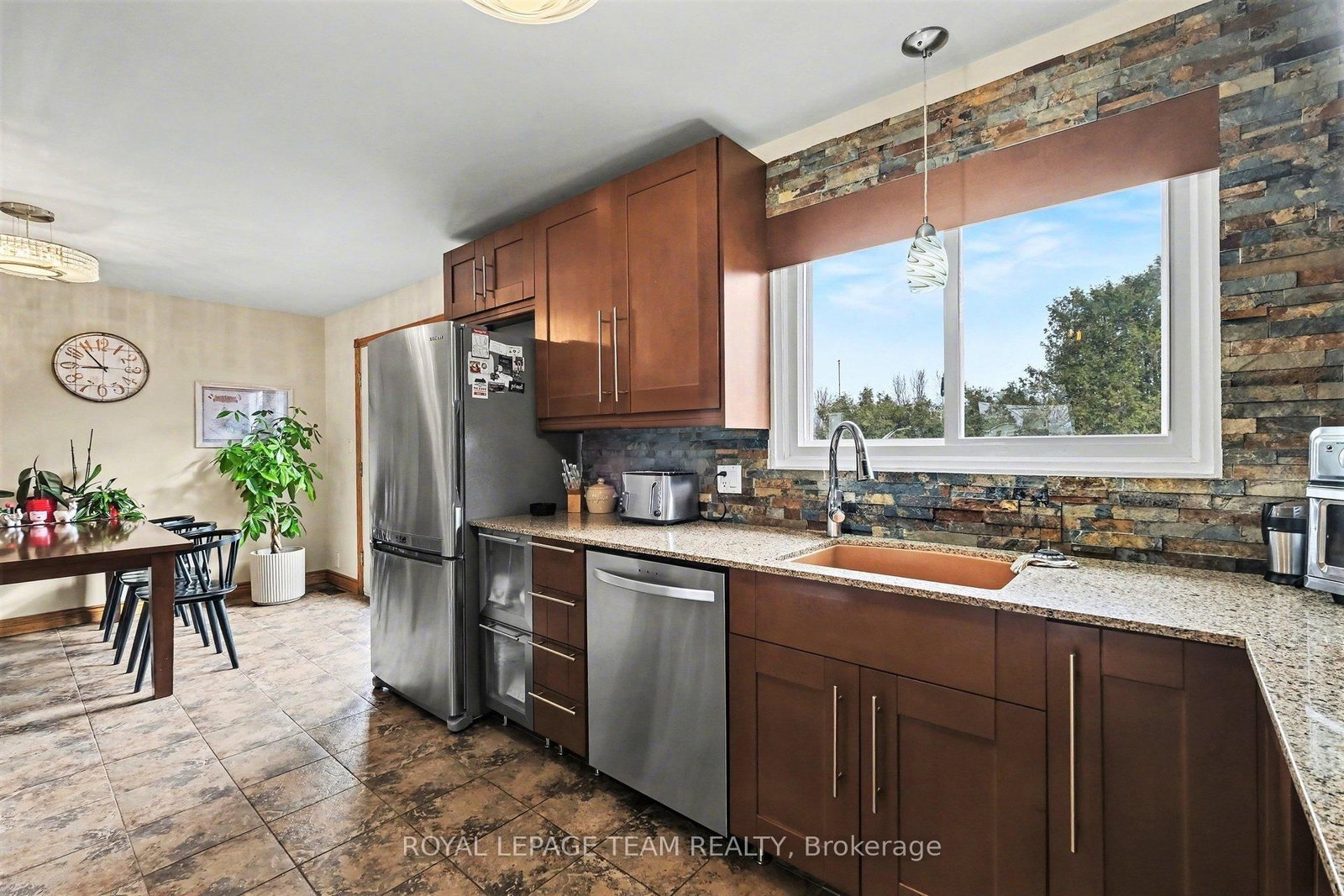 3041 Bridge Street • North Dundas, ON photo 11