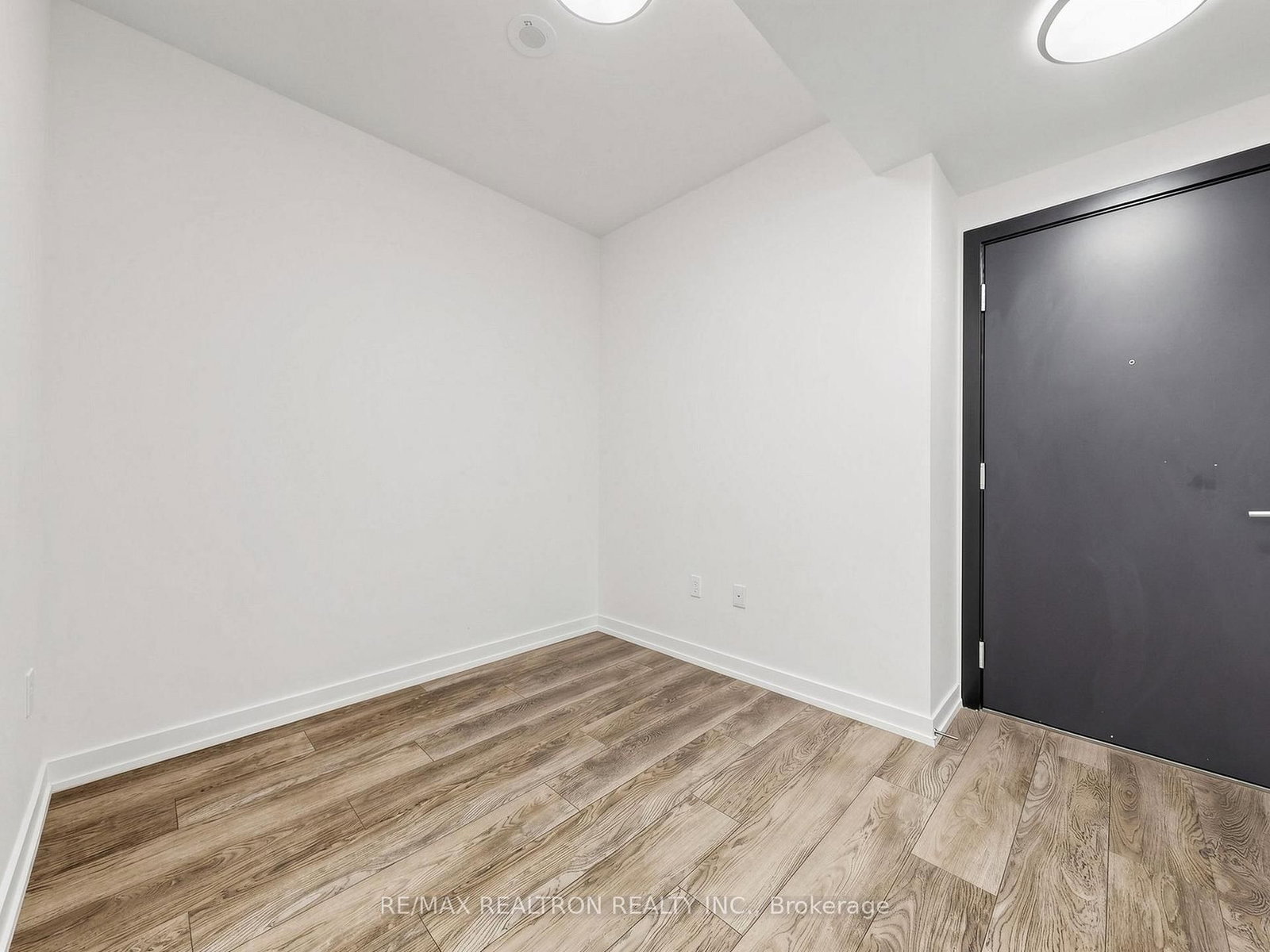 15 S Wellington Street • #1210 • Kitchener, ON photo 33