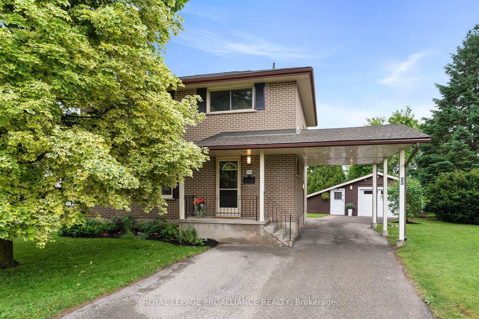 Detached House sold at 23 Stanley Crescent, Brockville, Ontario, K6V 2S9 - Brockville - MLS: X13459824